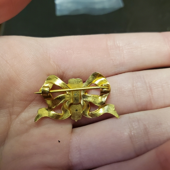 Cross, shield, ribbon pin - Picture 2 of 4